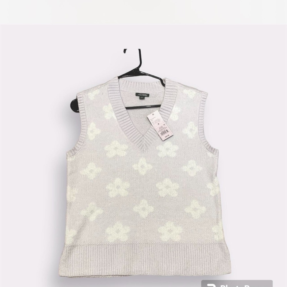 Wild Fable Light Gray V-Neck Sweater Vest